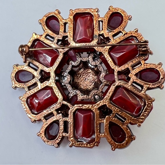 Regency Multicolor Mauve Red stones embellished copper-tone floral pin brooch - Picture 5 of 10